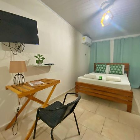 Hostel Travelers Чітре Екстер'єр фото
