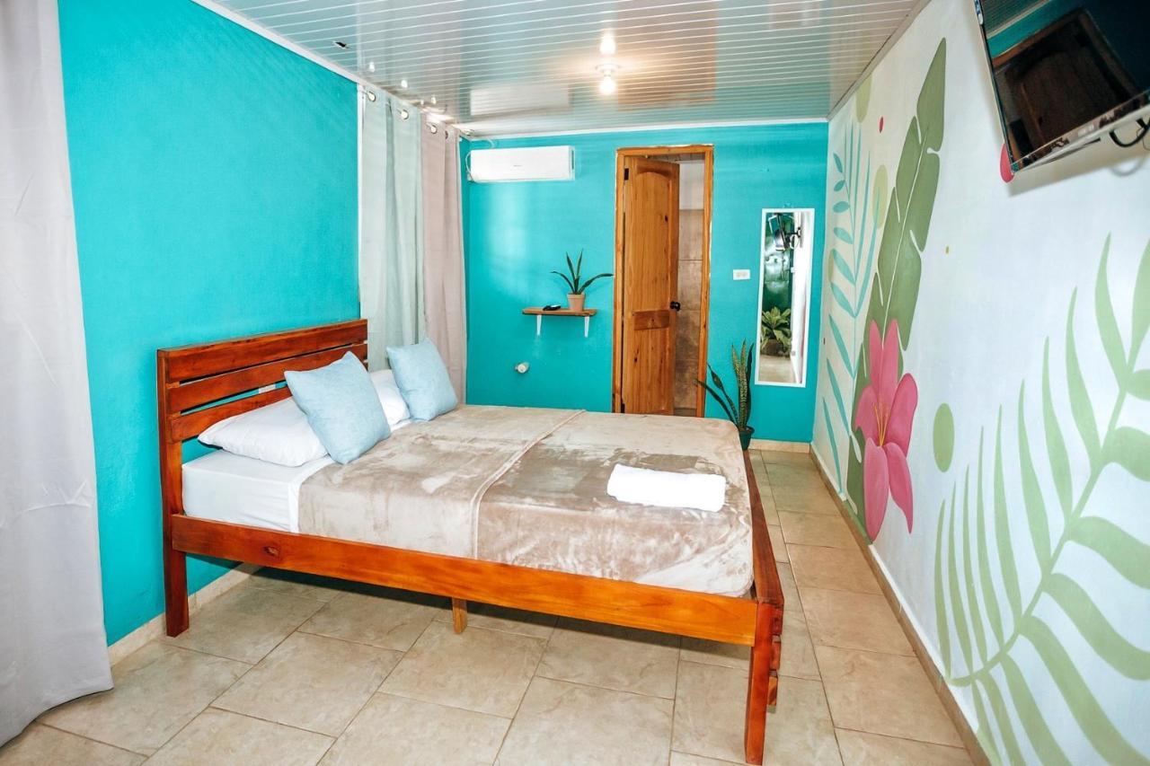 Hostel Travelers Чітре Екстер'єр фото