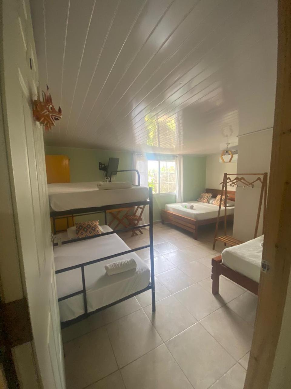 Hostel Travelers Чітре Екстер'єр фото