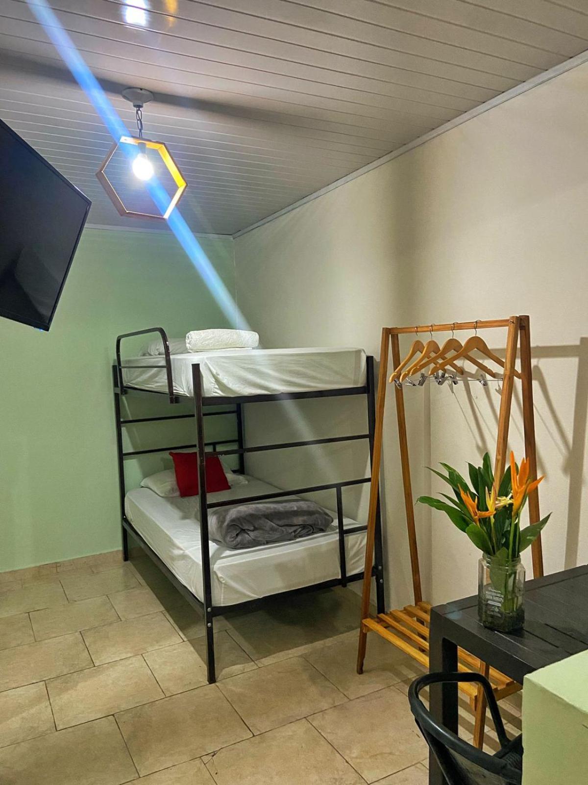 Hostel Travelers Чітре Екстер'єр фото
