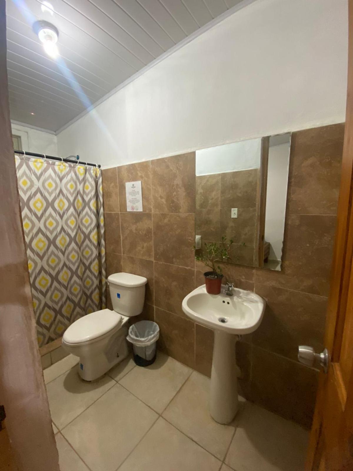 Hostel Travelers Чітре Екстер'єр фото