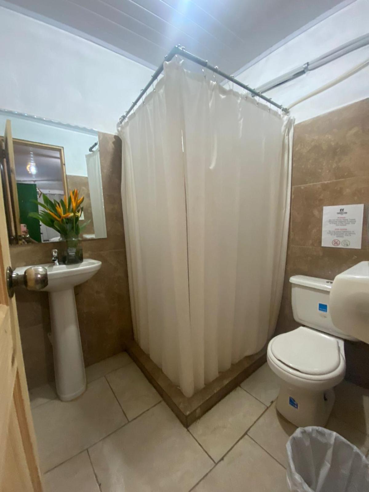 Hostel Travelers Чітре Екстер'єр фото