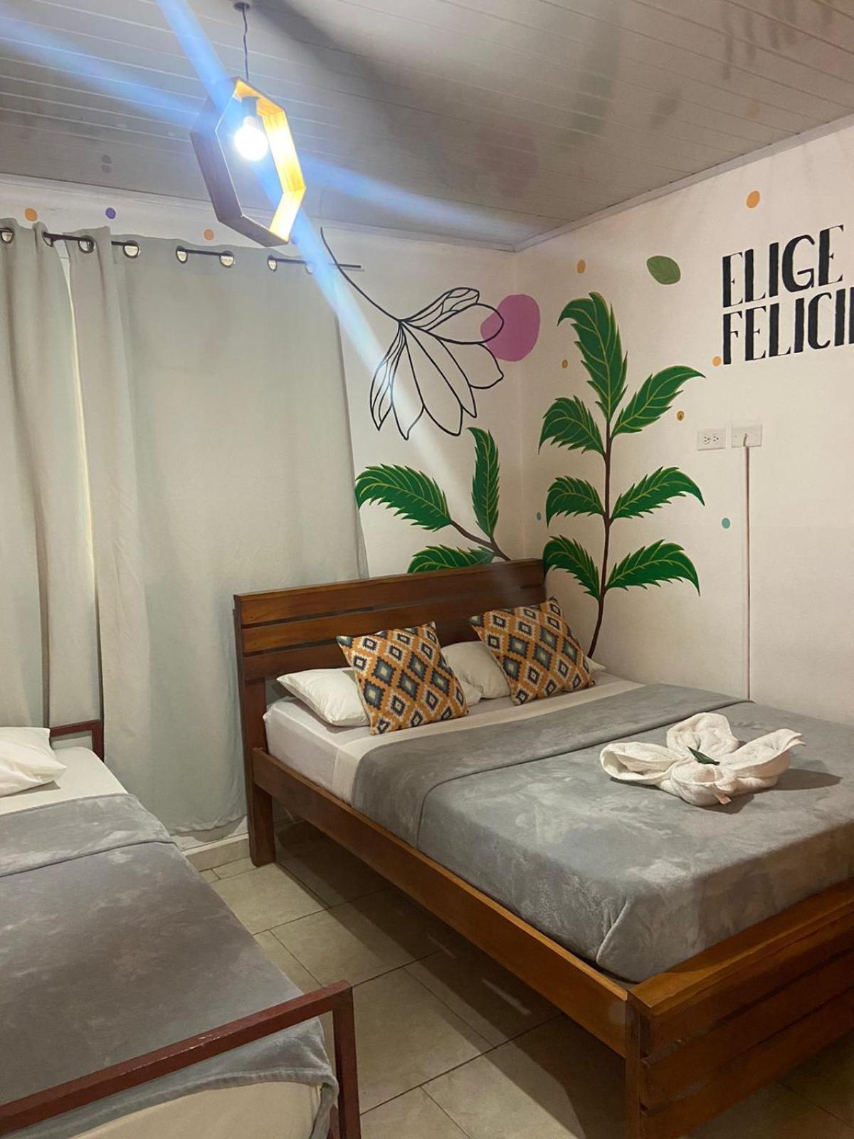 Hostel Travelers Чітре Екстер'єр фото