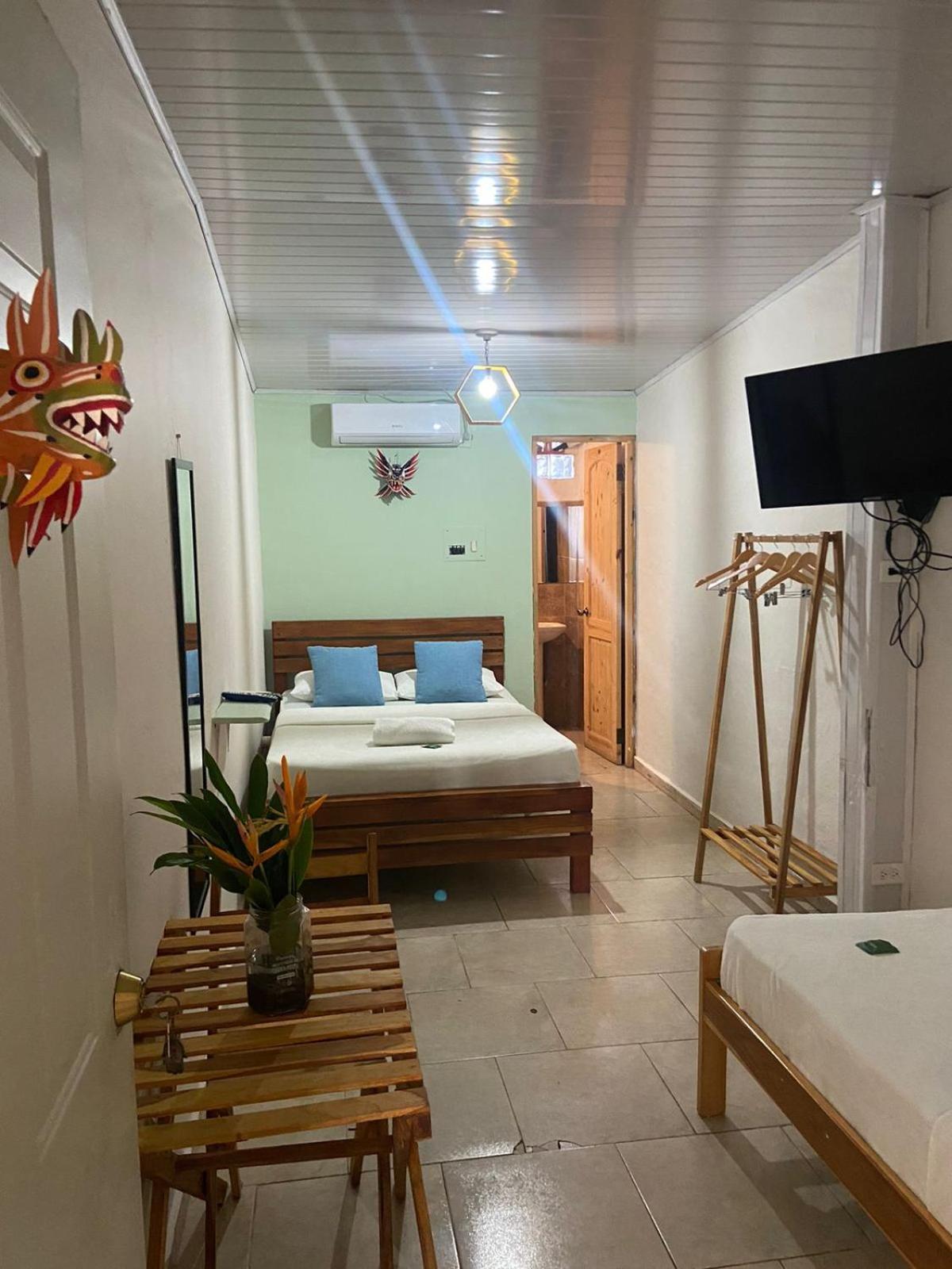 Hostel Travelers Чітре Екстер'єр фото