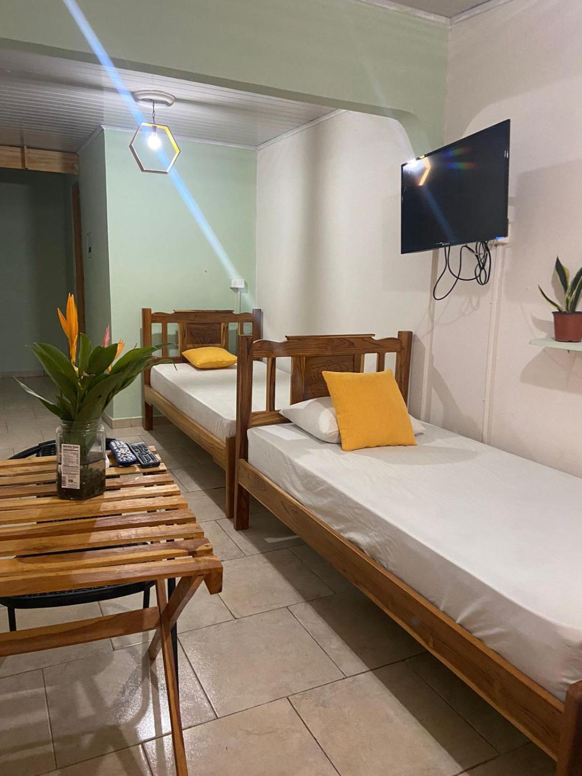 Hostel Travelers Чітре Екстер'єр фото