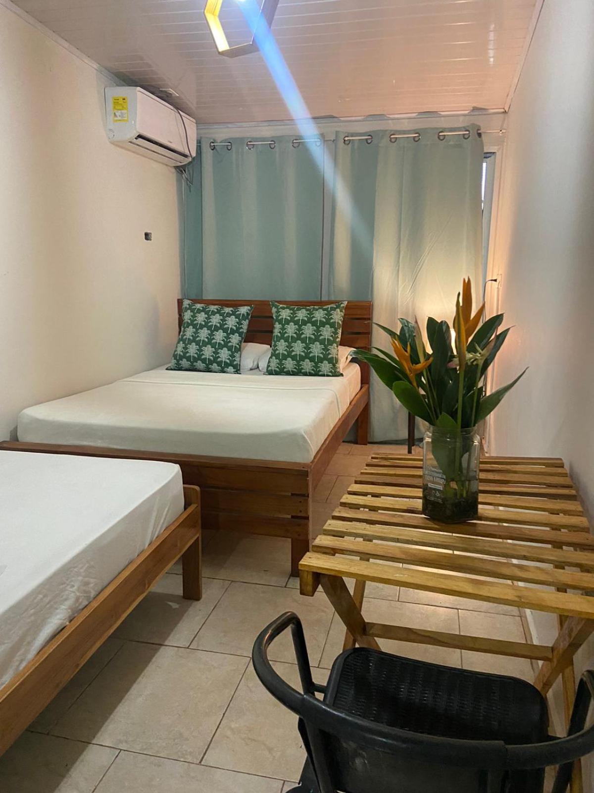 Hostel Travelers Чітре Екстер'єр фото