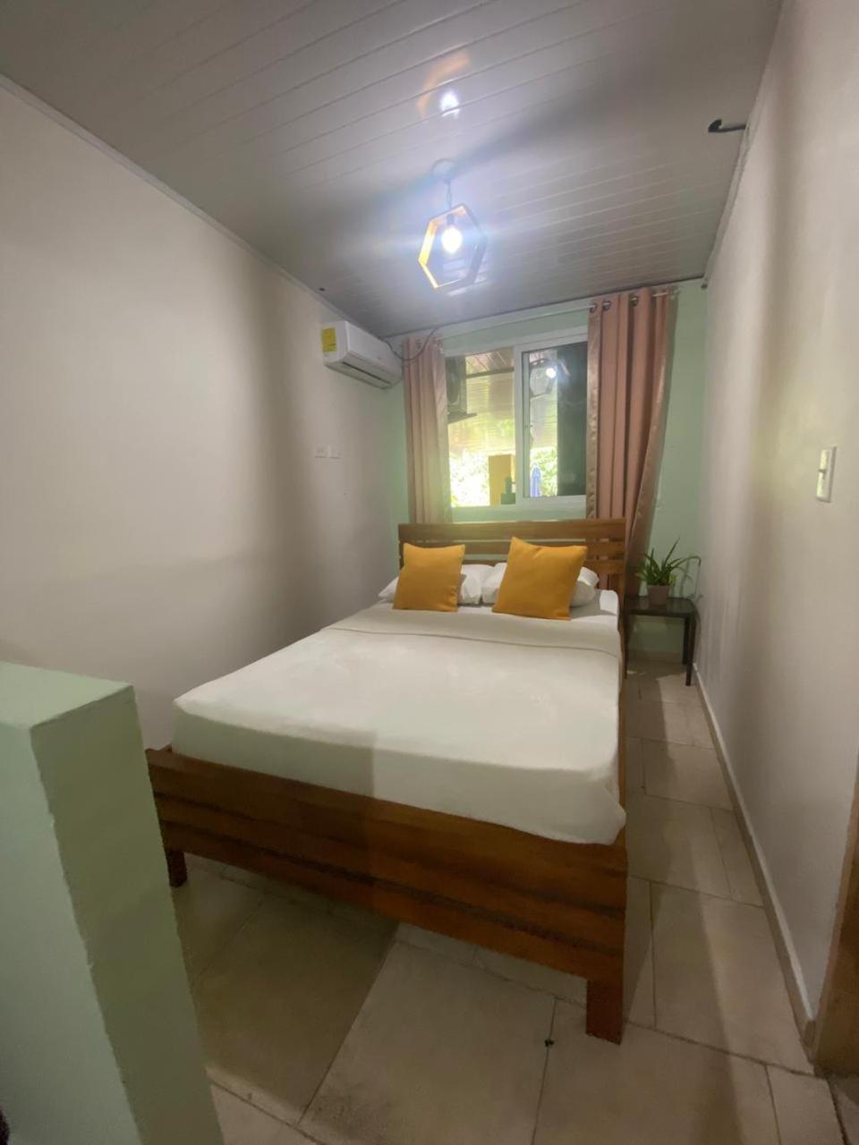 Hostel Travelers Чітре Екстер'єр фото