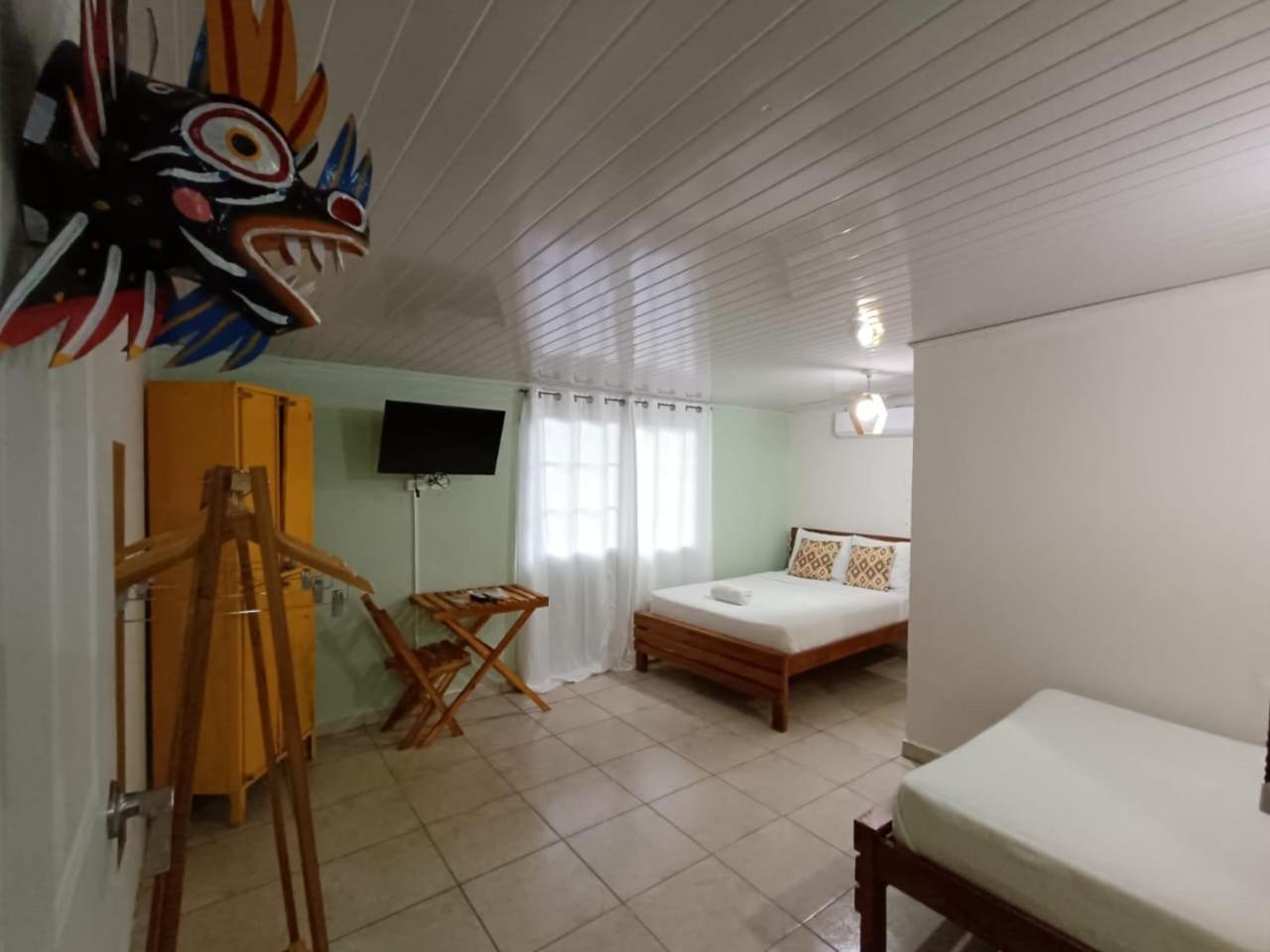 Hostel Travelers Чітре Екстер'єр фото