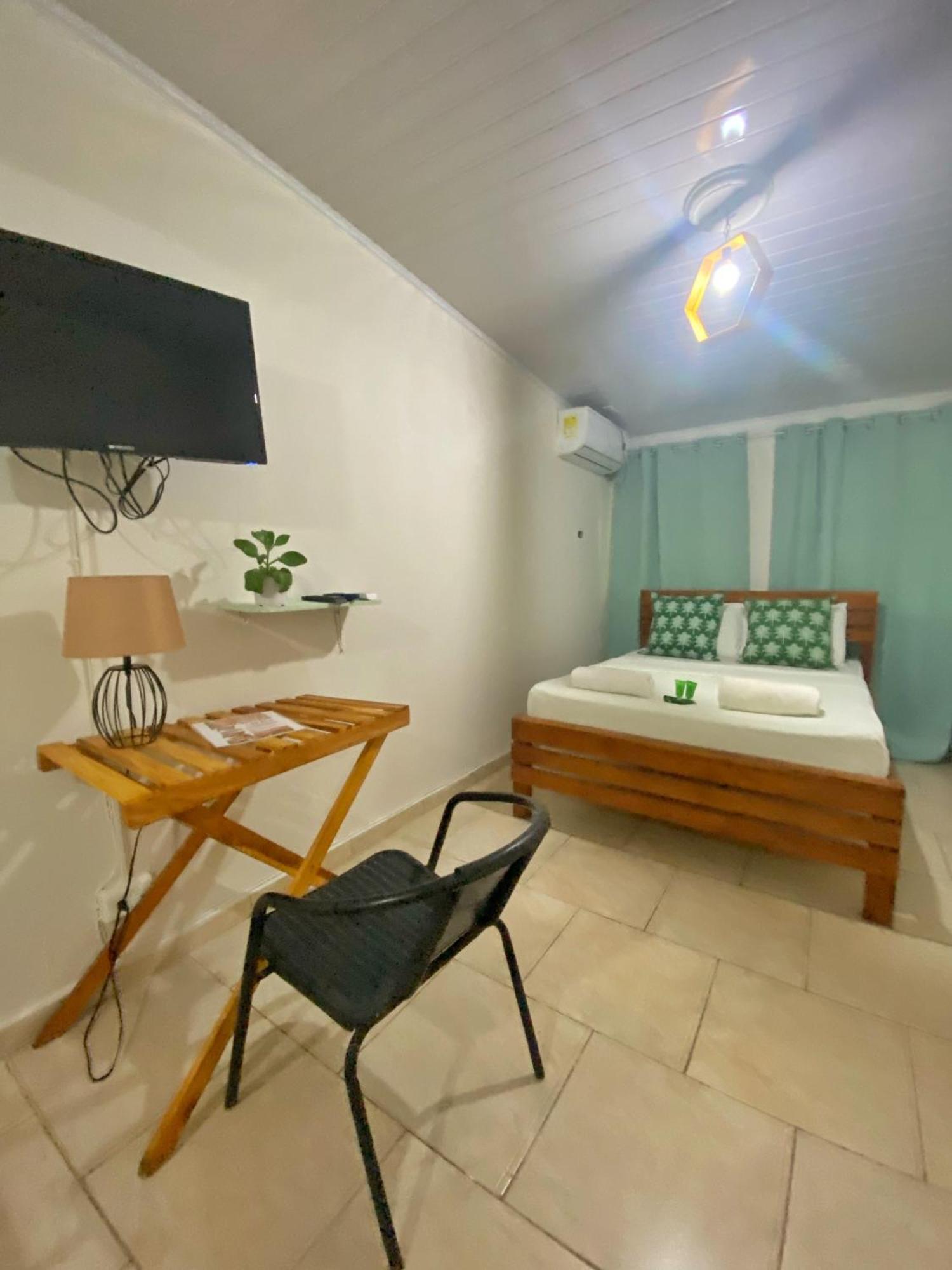 Hostel Travelers Чітре Екстер'єр фото