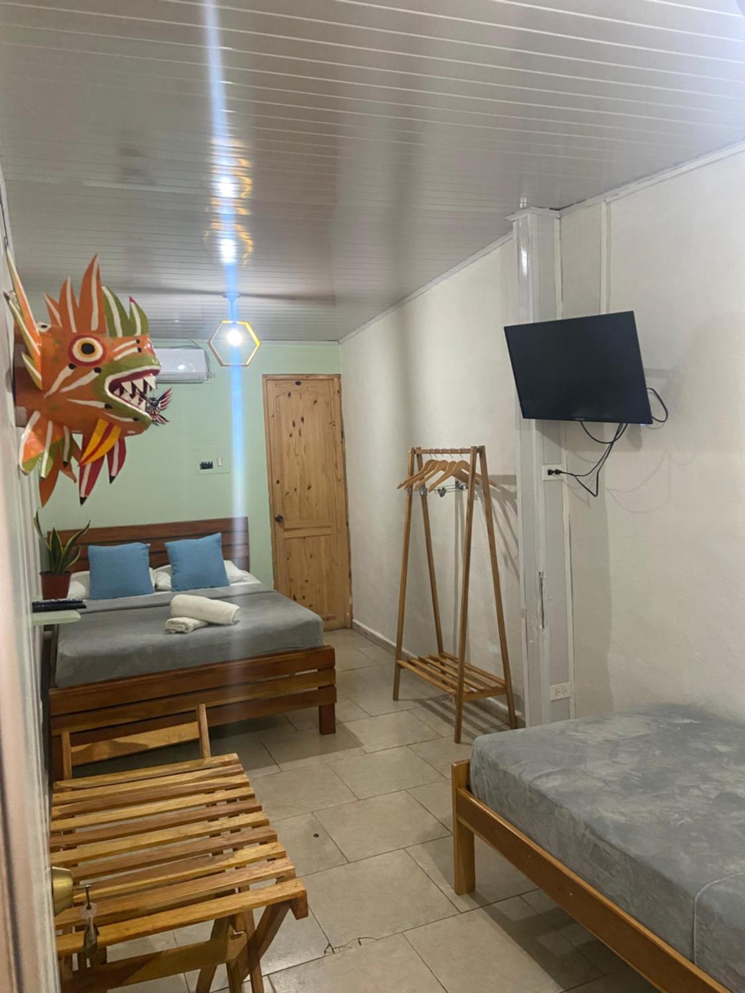 Hostel Travelers Чітре Екстер'єр фото
